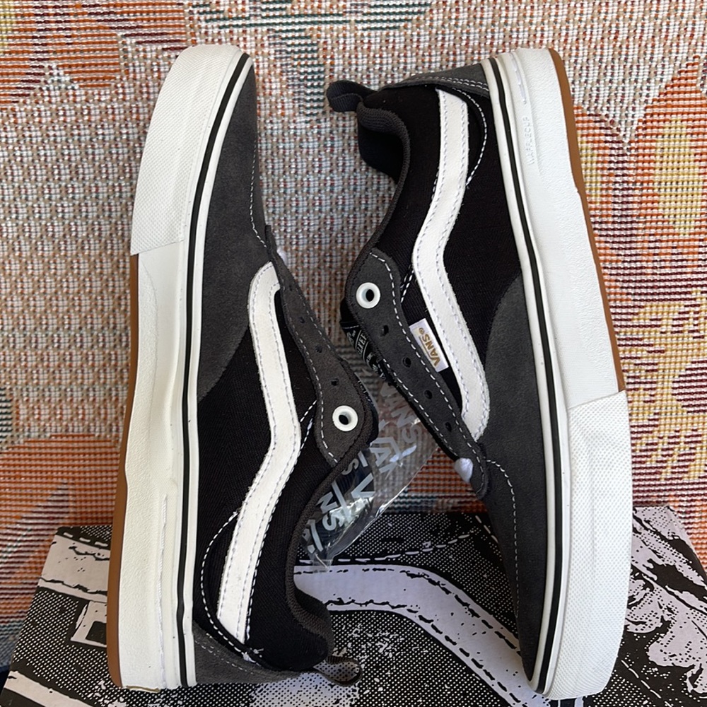 Vans Men’s Kyle Walker
(Twill) Raven
VN0A5JIE87C
Sneakers - athletic shoes - Picture 12 of 16